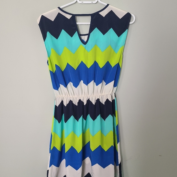 Sakura Chevron print dress size small - Picture 2 of 2